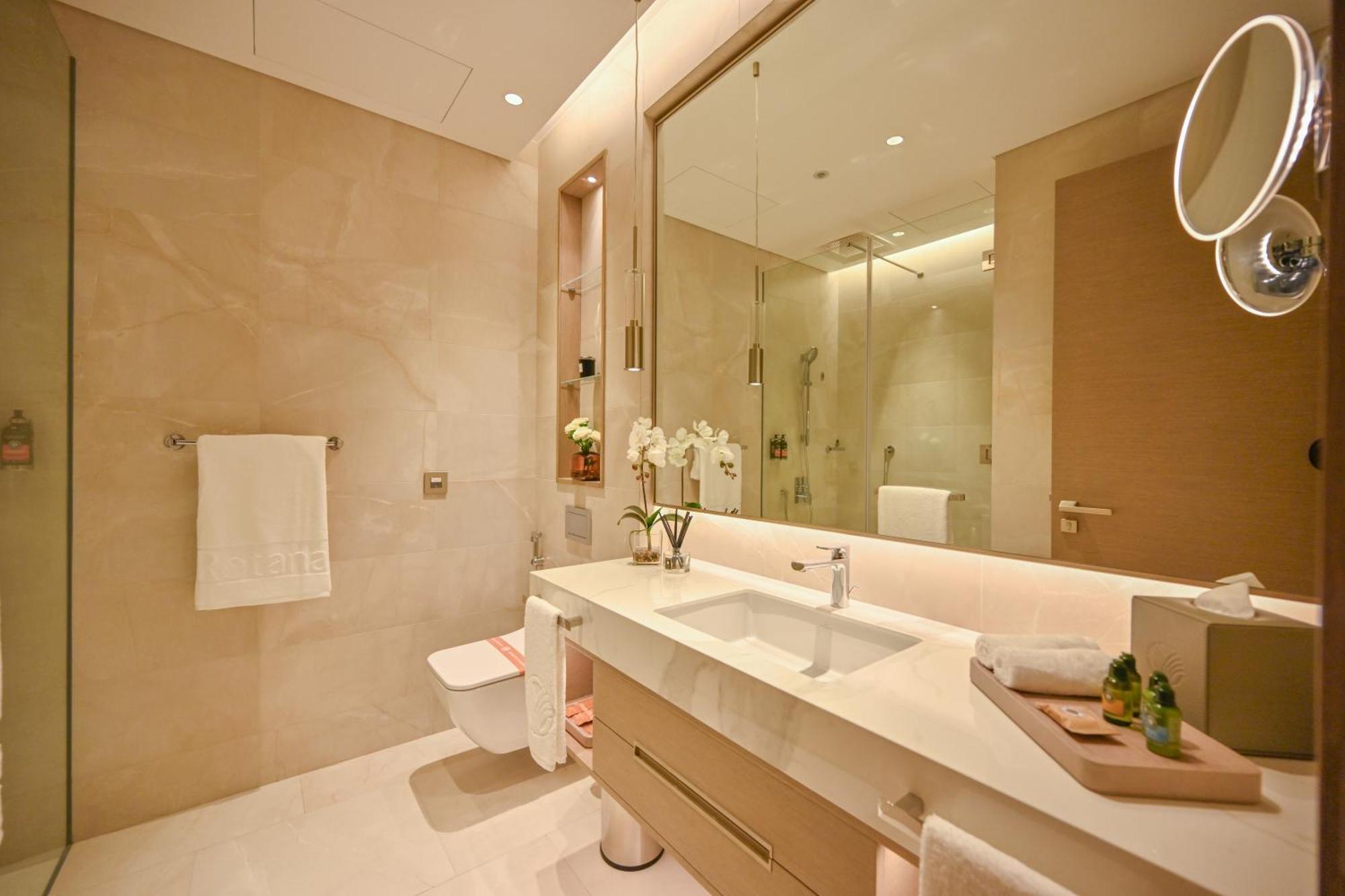 Hotel Onyx Rotana à Manama Extérieur photo Bathroom